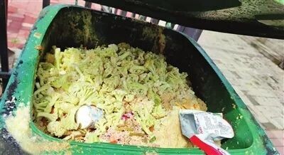 直击天津餐饮浪费现象：“光盘”顾客不到一半……