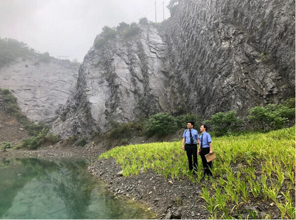 狂砸1127万治不好的废矿，如何变成金山银山