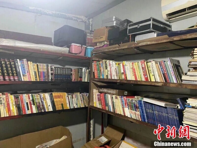 被收废品耽误的“段子手”火了：每天几万人等着他