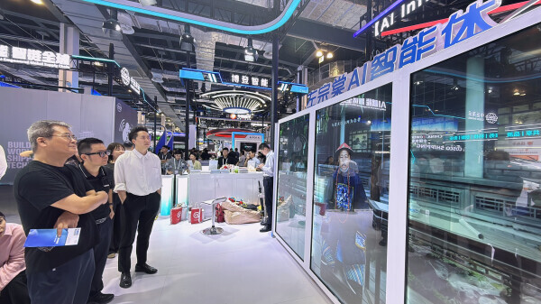 元以科技集团WAIC 2025参展纪实：左宗棠AI智能体引爆文化科技融合新热潮
