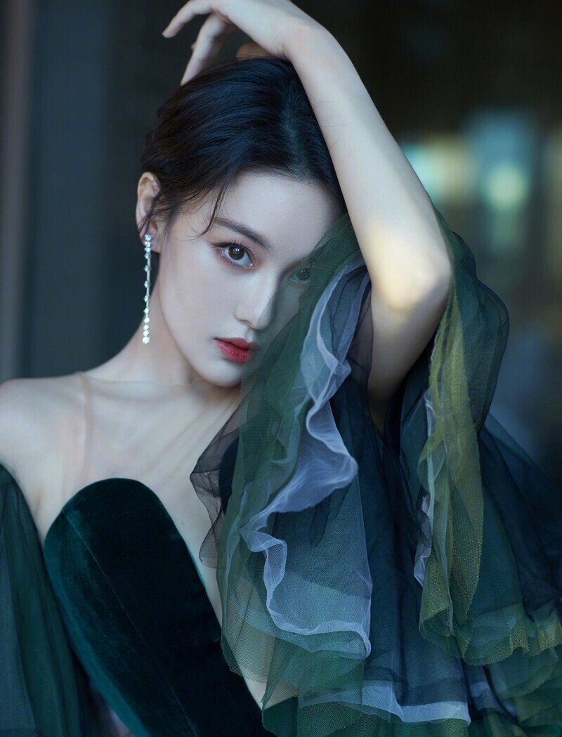 张馨予 