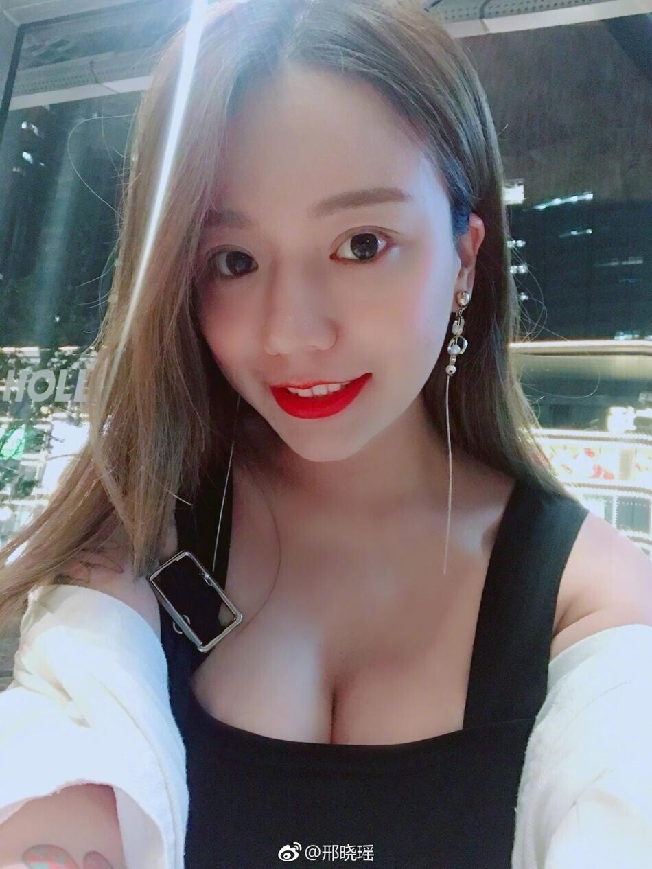 网红邢晓瑶晒美照身材劲爆呆萌可爱——中国青年网