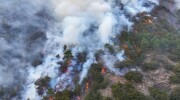 朝鲜最高领导人金正恩指导西部地区炮兵部队进行超大型火箭炮射击训练