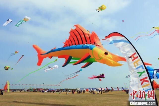 2024潍坊风筝大赛开赛 千余只风筝"筝"奇斗艳——中国青年网